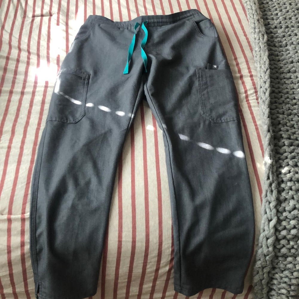 Women’s dig scrub pants